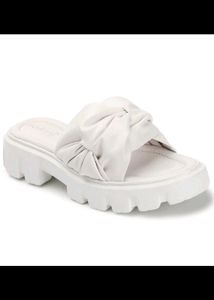 New Dressberry Footwear