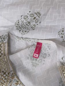 Elegant White &amp; Gold Embroidered Kurti