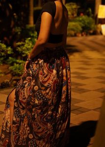 Chic Open-Back Essential Crop Top