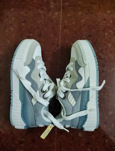 Red Tape Sneakers