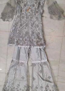 ✨ Elegant Silver Sara Dress – Like New!