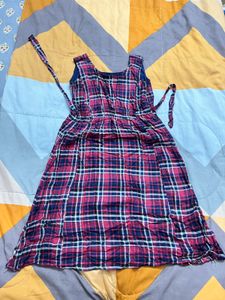 Casual Knee Lenght Dress With Extra Hand