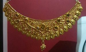 Vintage Gold-Toned Floral Necklace