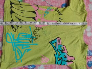 4 T-shirts