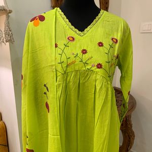 Green Embroidered Kurta Set (with Shawl And Pant)