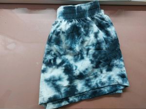 Size M ,quality very good and Bought From Good Store, Almost New