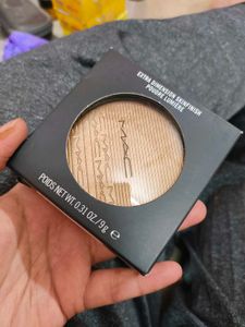 M.A.C Highlighter In Shade Oh, Darling
