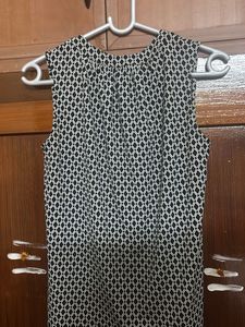Black &amp; White Sleeveless Top