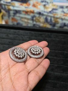 Round Studs