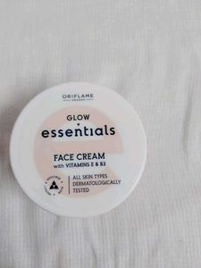 Oriflame Glow Essentials Face Cream