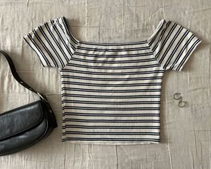 Cropped Stripped Top🤍