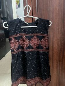 Vintage Print Sleeveless Top Kurti
