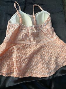 Sleevless top