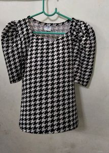 Beautiful Puffy Sleeve Top 😍