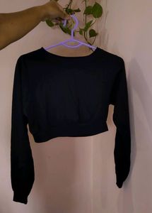Black Full Sleeves Crop Top