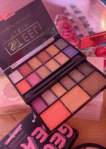 Eyeshadow Pallet Mascara Free Blush