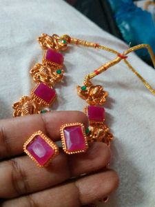 Necklace With Earrings Gold And Red Colour Beads