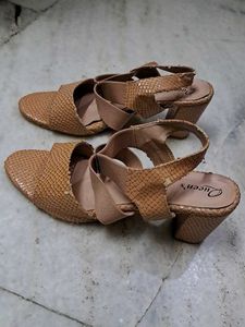 Queen&#39;s Heels