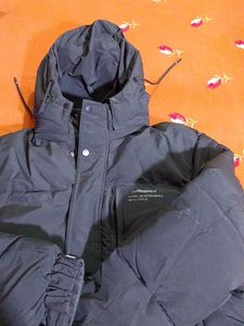 combo set of blankets and puffer jackets
