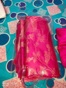 New Beautiful Saree With Blouse