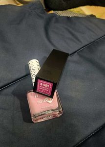 It&#39;s Lipstick And Nail paint