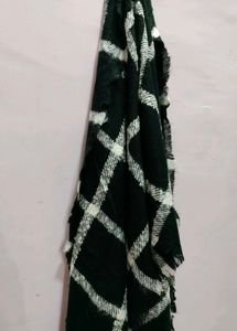 Chic Black &amp; White Checkered Scarf