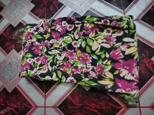 Polka Dot Shirt And Floral Jeggings Or Black Belt