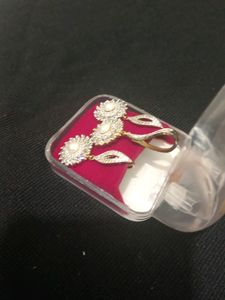 Earings With Pendant Sat