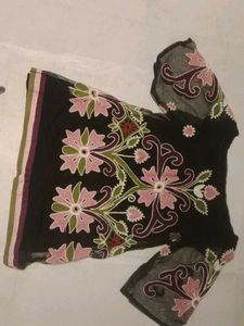 Elegant black floral embroidered top🌸