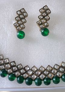 Antique Green Moti And Kundan Chokher Set