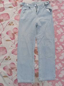 Light Wash High-Waisted Jeans From URBANIC