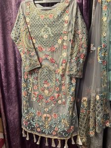 Pakistani Drss Embroidered Kurta Set