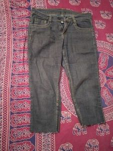 Stylish Cropped Denim Jeans