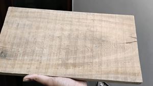 Wooden Chopping Board, Safer Than Plastic One
