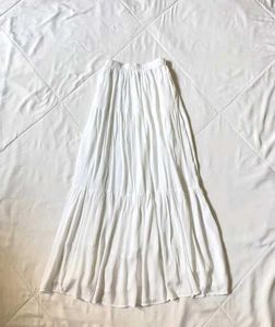 White Long Flowy skirt🤍