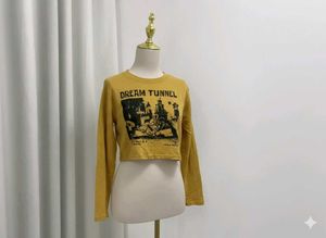 Dream Tunnel Graphic Crop Top