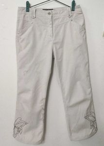 Butterfly Embroidered Capri Pants