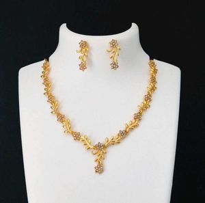 Floral Necklace &amp; Earrings Set