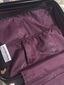IT Luggage Vanity Case