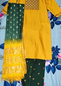 Beautiful Kurta Set On Sale!