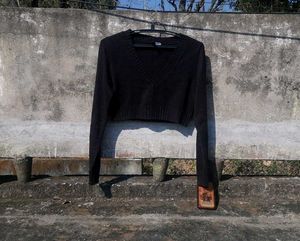 H&amp;M V-Neck Crop Top