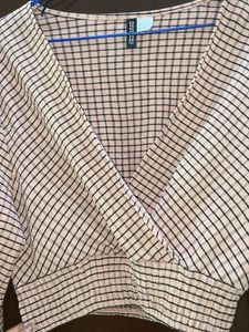 H&amp;M Checkered Long Sleeve Crop Top