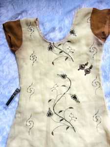 Beautiful Kurti With Embroidery Work🩷