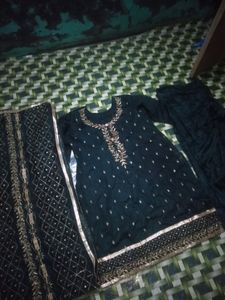 Very Beautiful Very Heavy Bottle Green Colour 3 Ps Suit