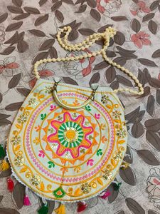💯💯🔥🔥MUST BUY PRODUCT💯💯Embroidered Clutch