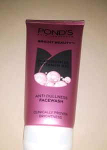Pond&#39;s Bright Beauty Facewash