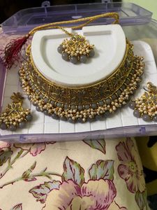 Title: Gray Pearl Earings and Bead Choker Necklace