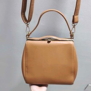 Brown Sling Bag 🤎