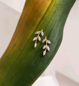 Chic Diamond Leaf