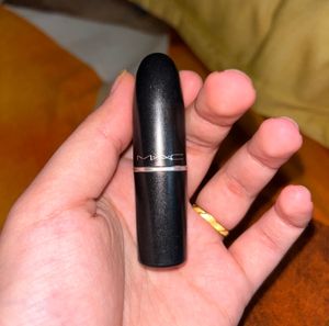MAC: Runway Hit Retro Matte Lipstick